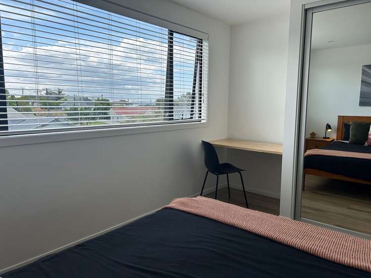 Room 1 @ 5/25 Lloyd Avenue Mount Albert_22