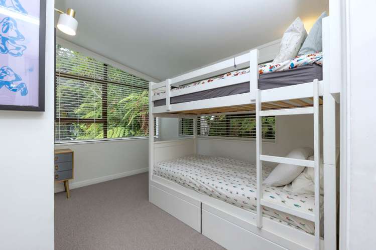 256 Piha Road Piha_10