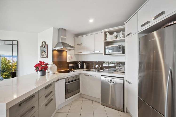 2A/84 Gunner Drive Te Atatu Peninsula_2