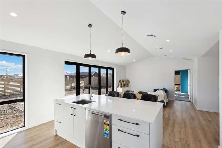 1 Candlesticks Crescent Lincoln_14