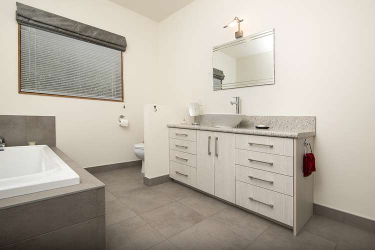 2 Amelia Crescent Waikawa_8