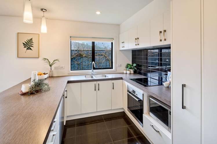 49 Sunstone Crescent Brown Owl_5