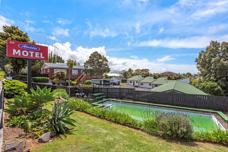 323 - 325 Wairau Road_3