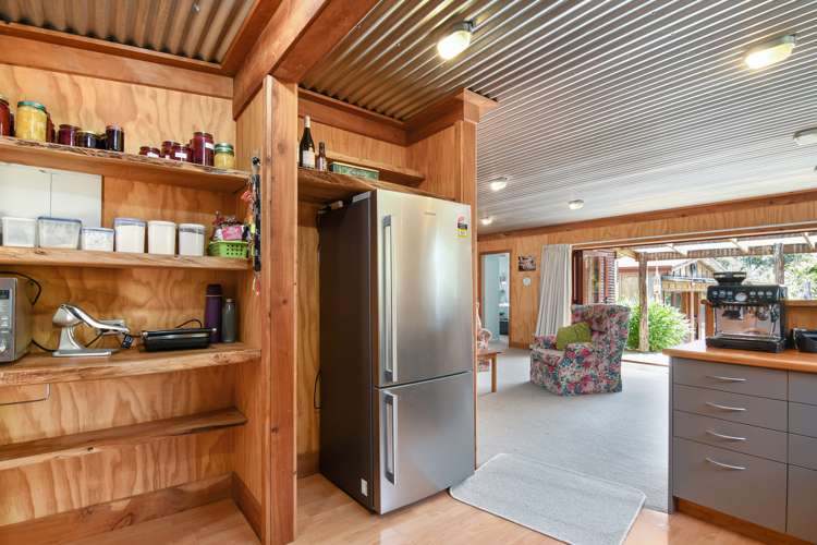 15 Tukurua Road Parapara_10