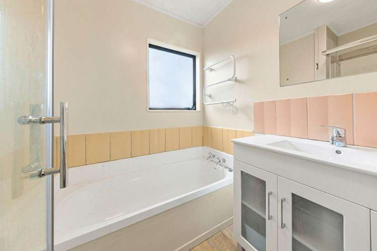 2/24 Norrie Smith Avenue Flat Bush_11