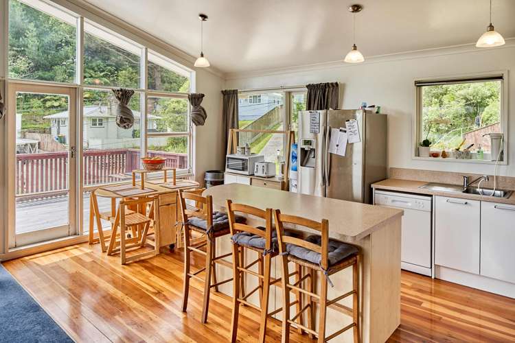 19 Holmes Grove Naenae_5