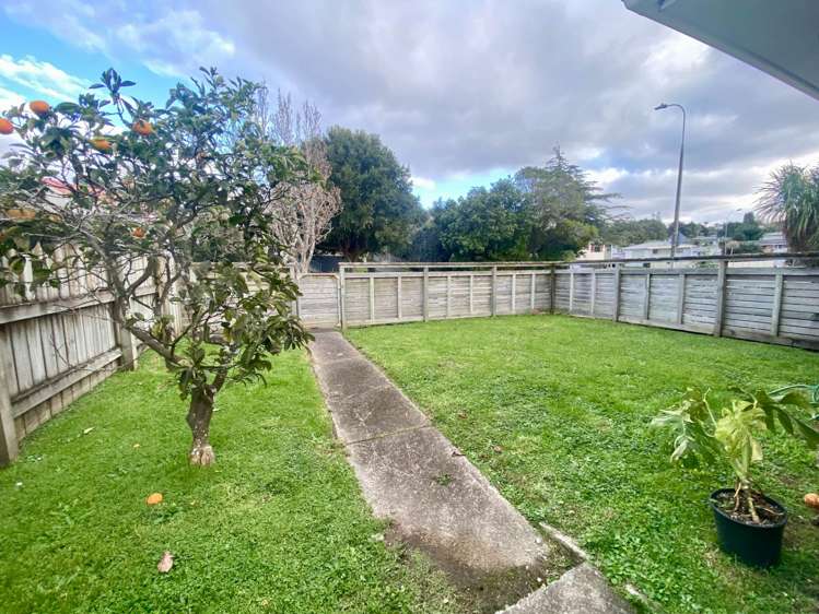 1/80 Moore Street Hillcrest_11