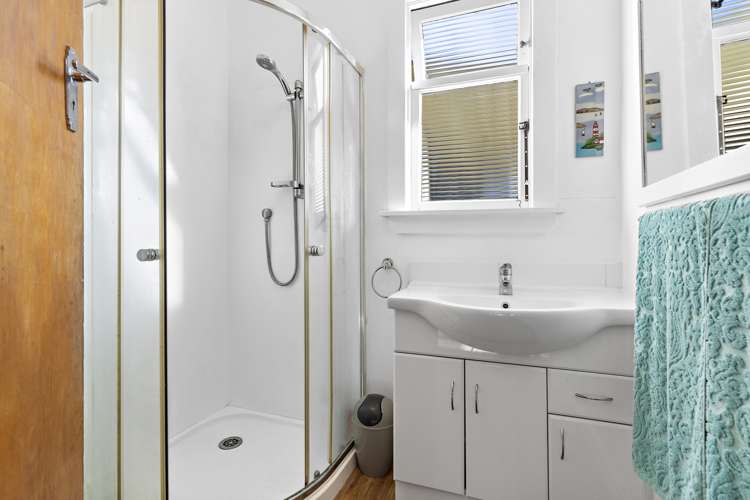 292 High Street South Carterton_12