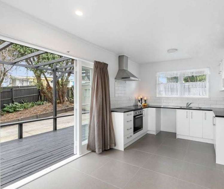 82 Kivell Close Mangere East_2