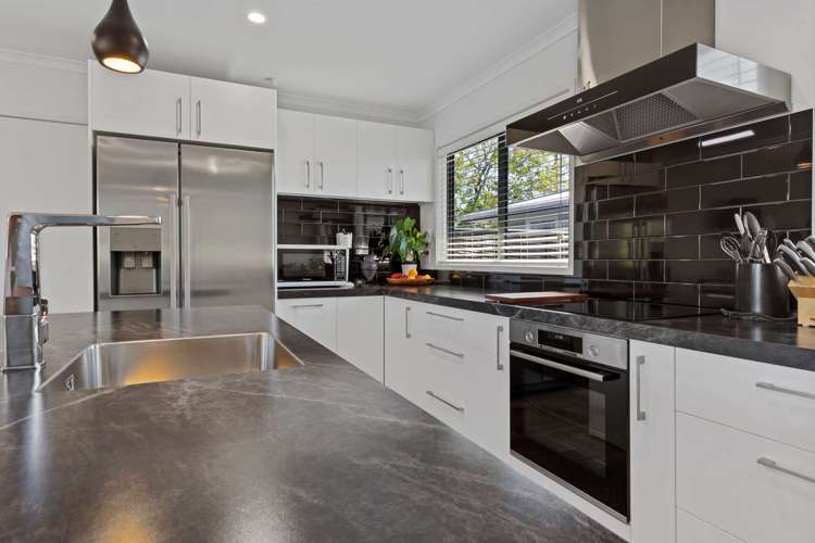 116 Clayton Road Mangakakahi_8