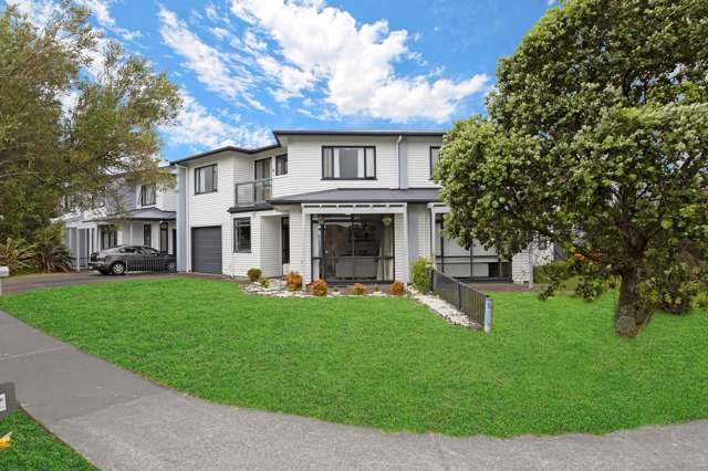 Spacious home on a corner site in Botany Palms Complex