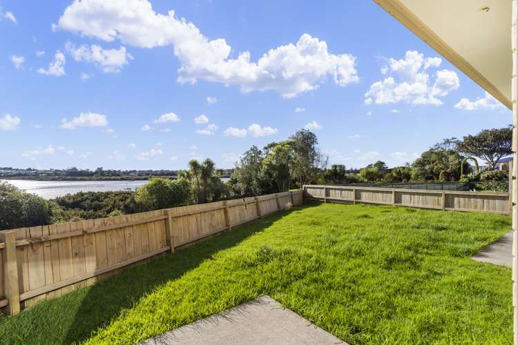 6 Brechin Place Wattle Downs_18