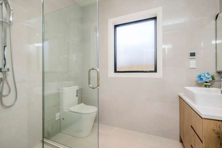 16 Ballyliffin Drive Flat Bush_10