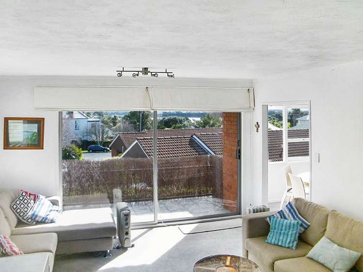 3/134 Calliope Road Stanley Point_2