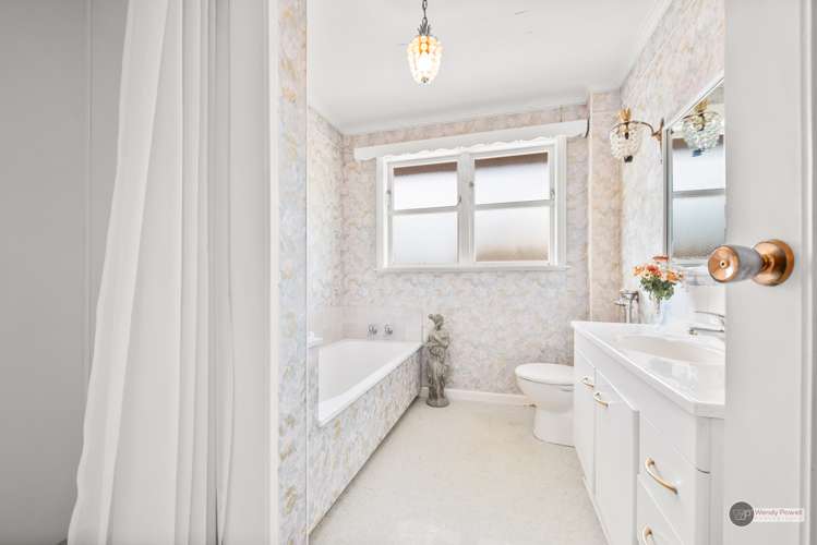 15 Harewood Grove Pinehaven_15