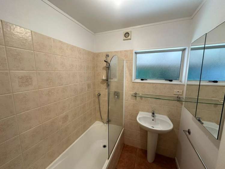 A/49 Aeroview Drive Beach Haven_2