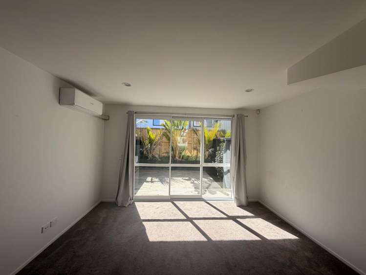 1/70 Barrack Road Mt Wellington_1