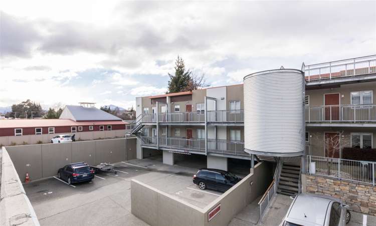 2/13 Plantation Road Wanaka_4