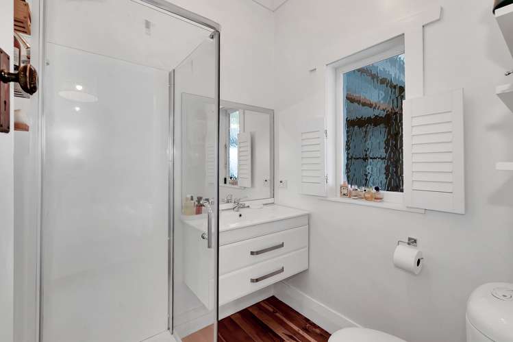 8 Challinor Crescent Mount Albert_13