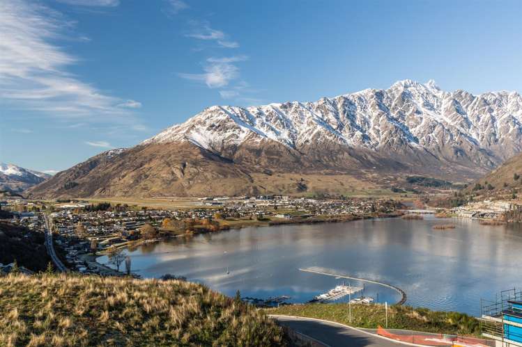 2 Lynch Lane Queenstown Hill_8