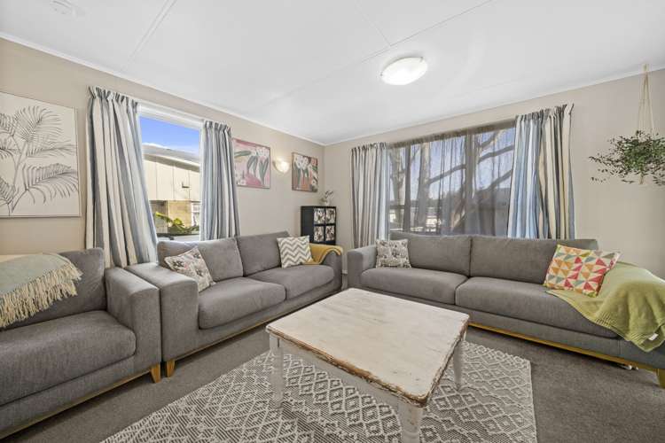 35 Antrim Crescent Wainuiomata_9