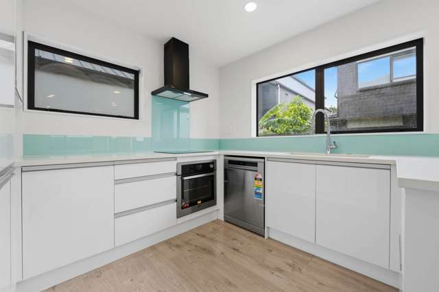 7C Holland Avenue Pt England_4