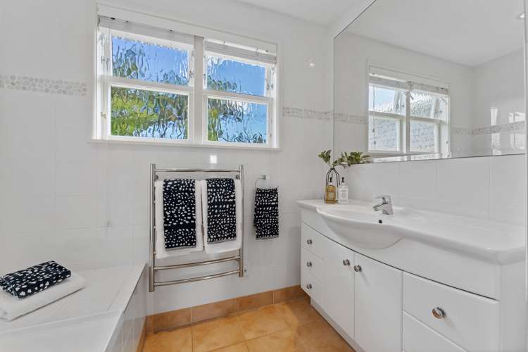 631 Beach Road Rothesay Bay_17