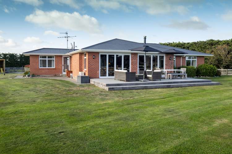 241 Grahams Road Willowby_25