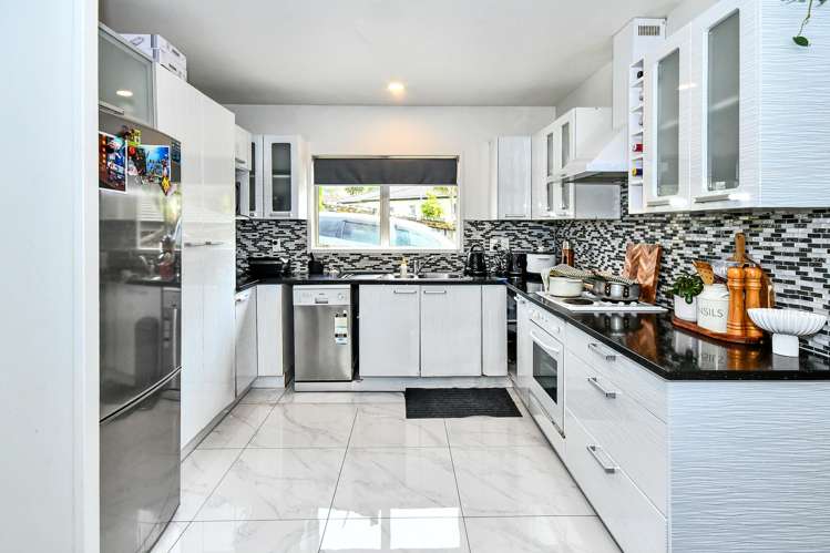 27 Dovey Place Massey_1