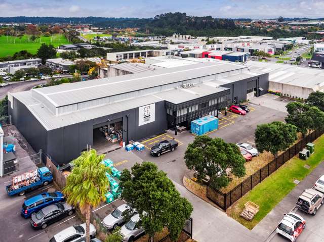 Fully refurbished, split-risk industrial building in Albany