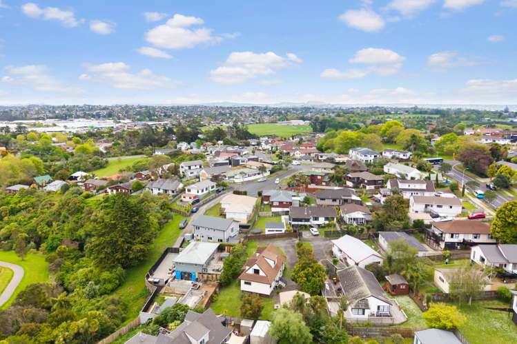 9 Gosford Drive Botany Downs_25
