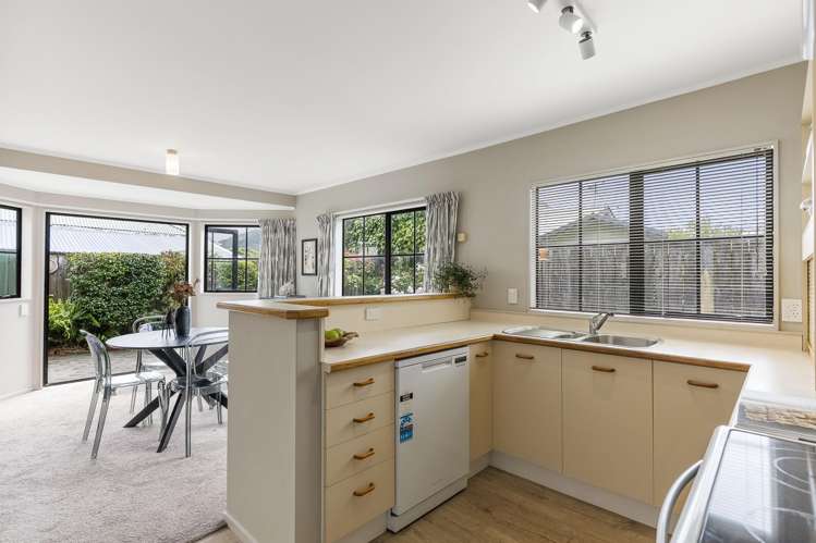 9a Dasent Street Karori Central_11