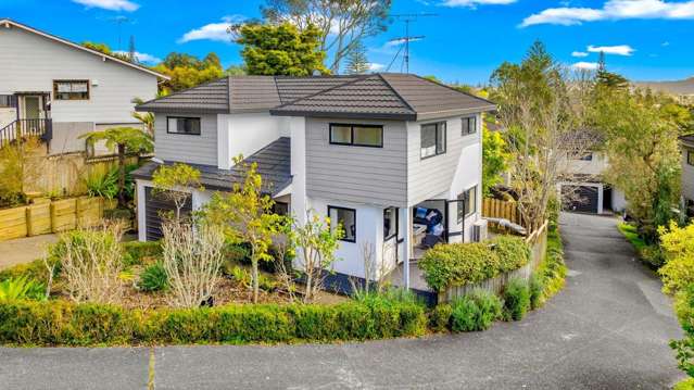 Sunny Standalone Home in Central Birkdale