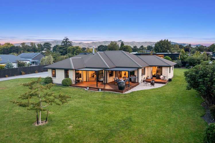 33 Birchwood Avenue Burleigh_35