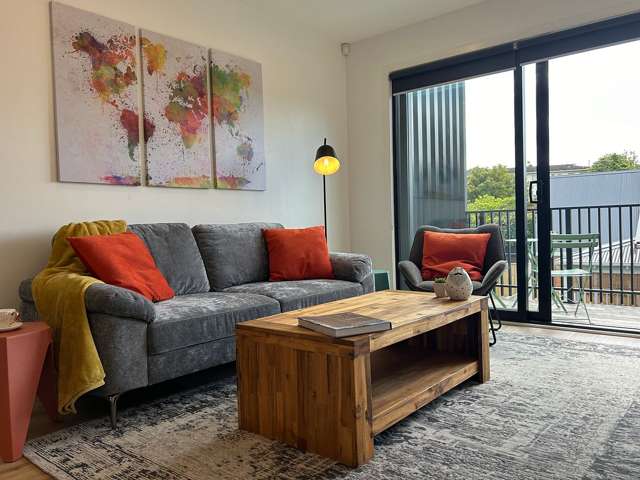 Room 1 @ 5/25 Lloyd Avenue Mount Albert_1