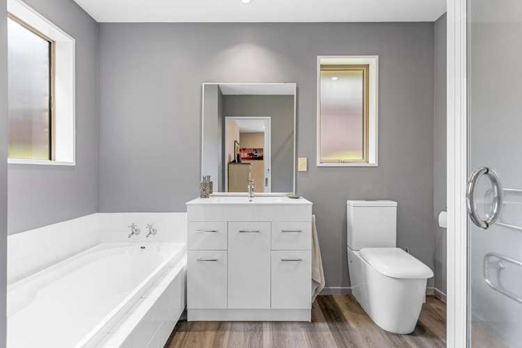 7 Strathmore Gardens Burwood_14