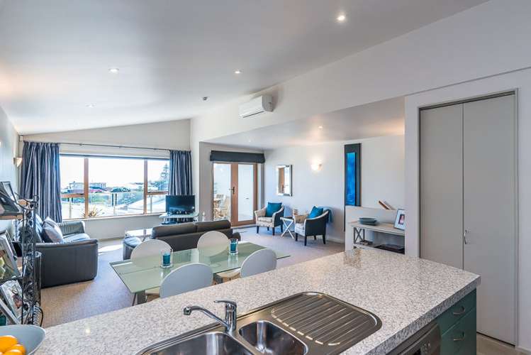 12/1 Marine Parade Paraparaumu Beach_8