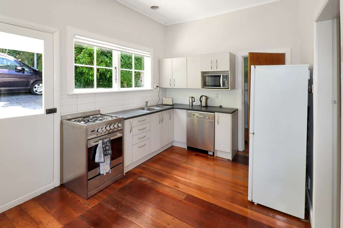 Bright Aro Valley Living 2