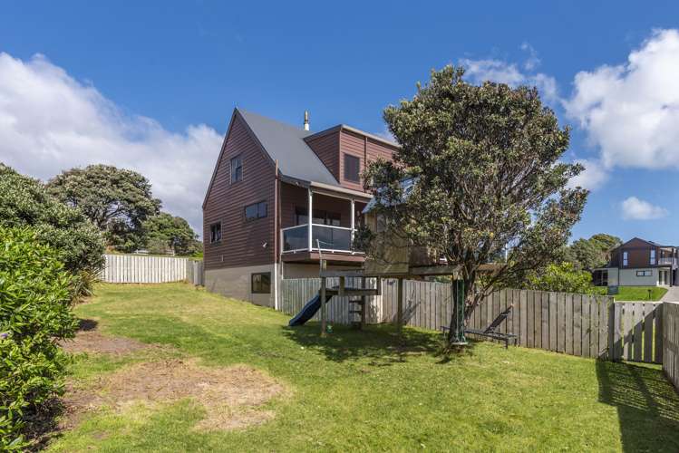 11 Waiheke Street Waikanae Beach_26