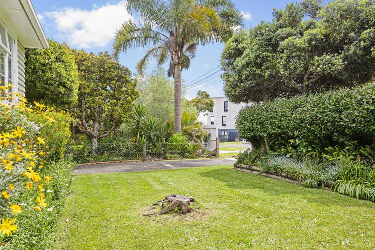 3 Craigbank Avenue New Lynn_11