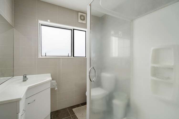 2/14 Ridge Road Waiake_16