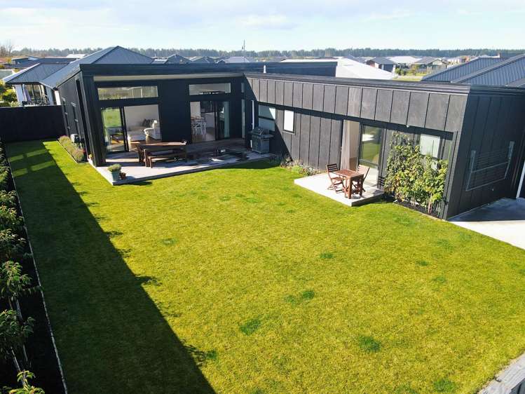 29 Helicon Street Pegasus_16