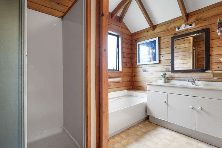 2/2 Rossmore Terrace Murrays Bay_16