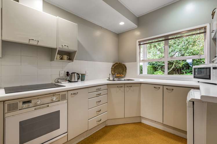 2/10 Gerard Way Saint Johns_8