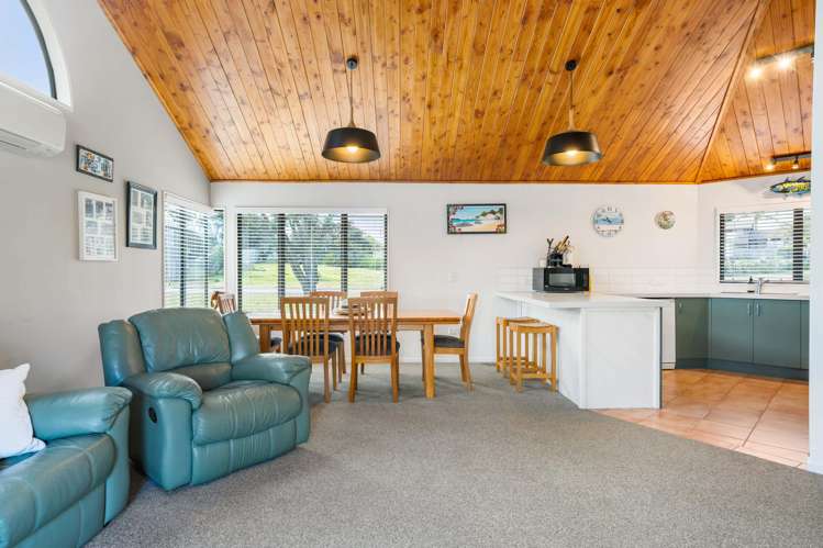 2 Lake Court Pauanui_7