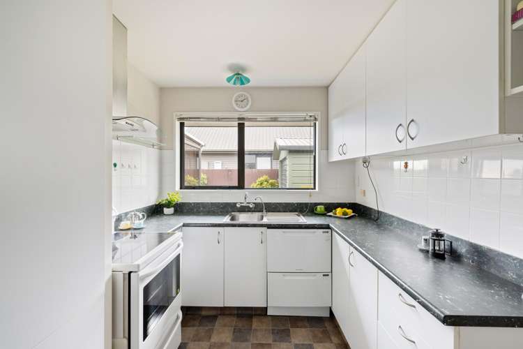 2/2 Burnridge Place Belfast_5