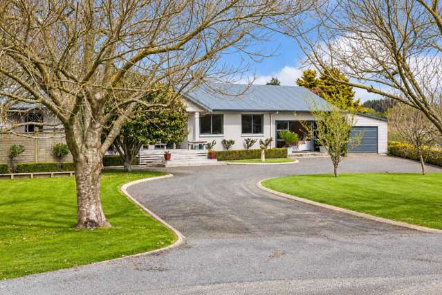Escape to the Good Life in Hikutaia!