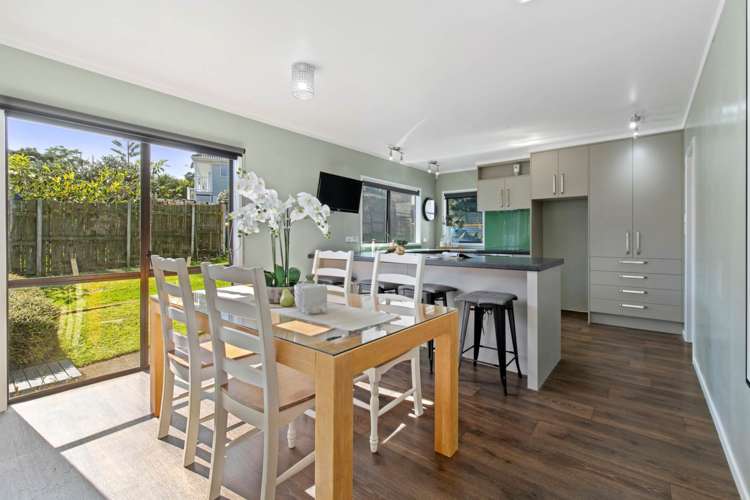 2/6 Acland Place Botany Downs_9