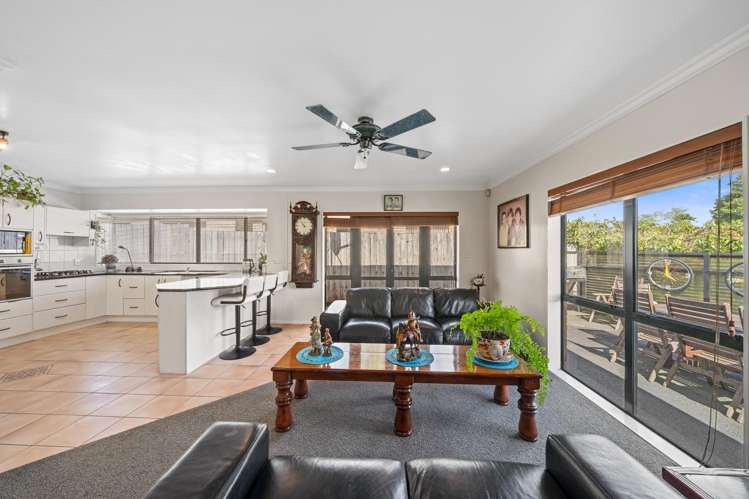 4 Castlehill Court Wattle Downs_4