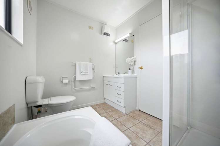 2/172 Chivalry Road Glenfield_13